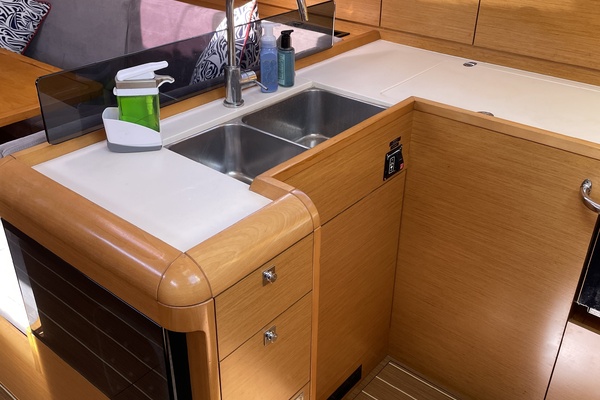 Escape II 40ft Jeanneau Yacht For Sale