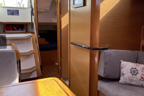 Escape II 40ft Jeanneau Yacht For Sale