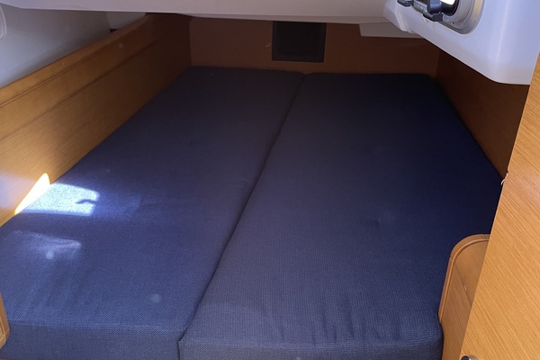 Escape II 40ft Jeanneau Yacht For Sale