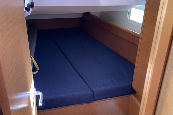 Escape II 40ft Jeanneau Yacht For Sale