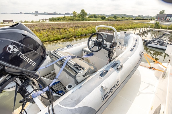 2002 Carver 53