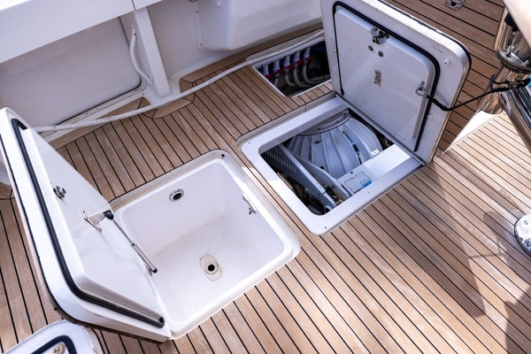 2001 Viking 65