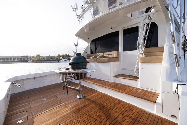 2001 Viking 65