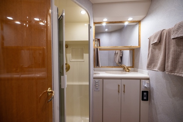 2001 Viking 65