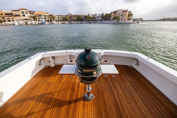 2001 Viking 65