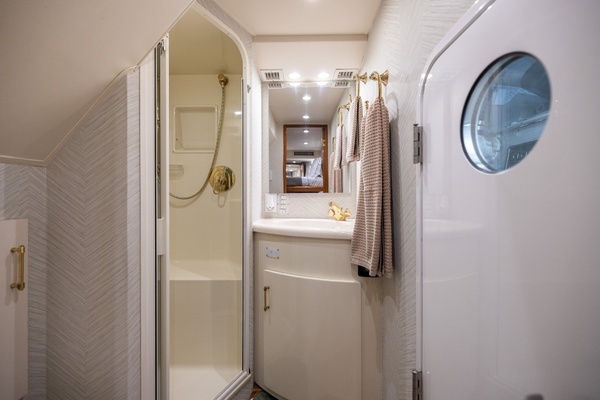 2001 Viking 65