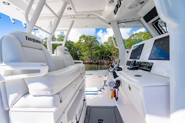 2019 Everglades 35