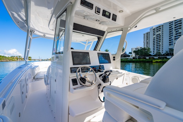Blue Sky 35ft Everglades Yacht For Sale