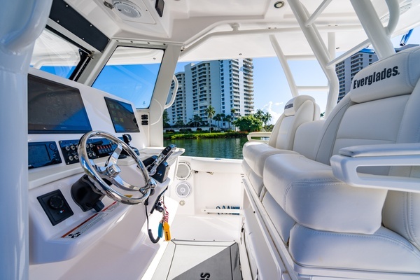 2019 Everglades 35