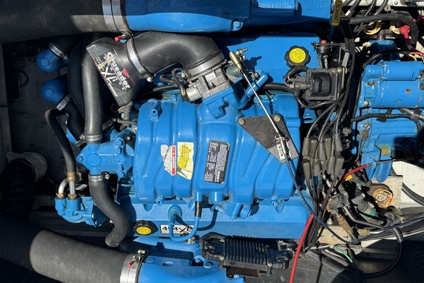 1998 Carver 35