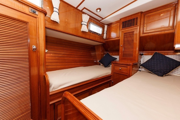 2006 Grand Banks 47