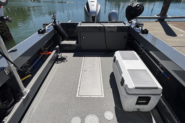 26ft Hewescraft Yacht For Sale