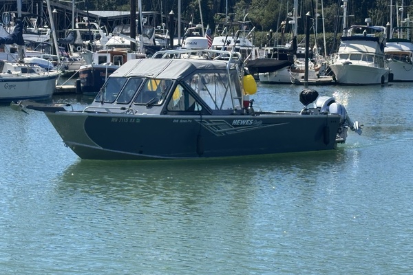 26ft Hewescraft Yacht For Sale