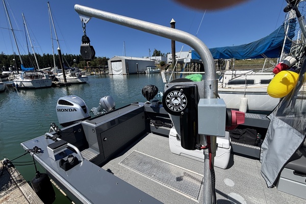 26ft Hewescraft Yacht For Sale