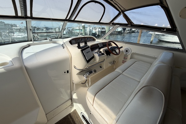 33ft Sea Ray Yacht For Sale