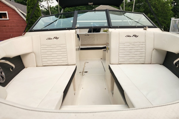 19ft Sea Ray Yacht For Sale
