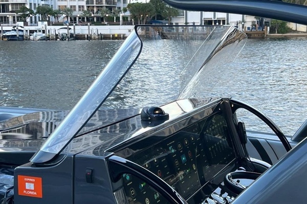2019 Midnight Express 43