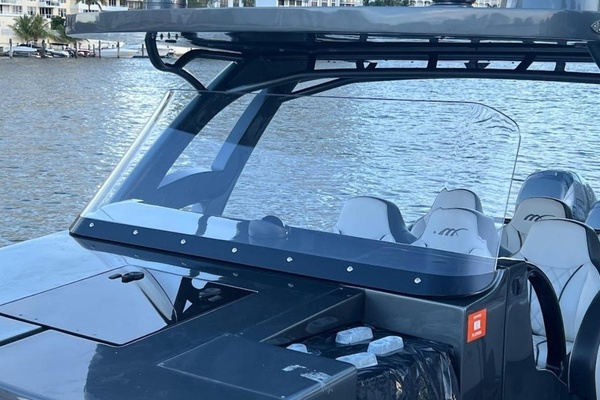 2019 Midnight Express 43