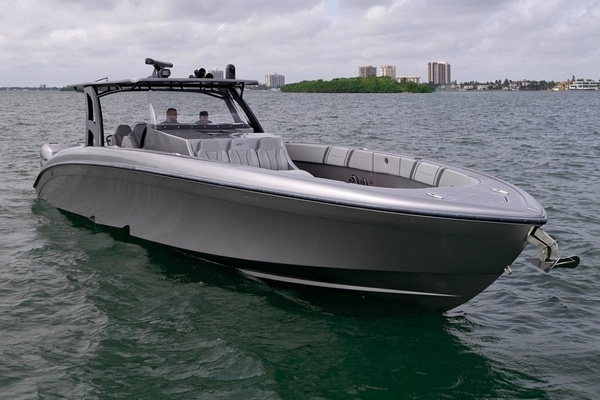 2019 Midnight Express 43