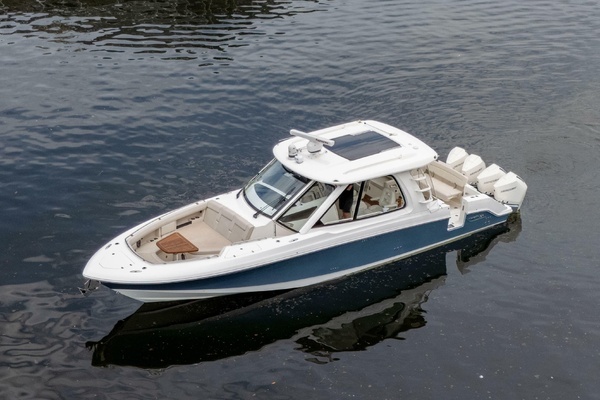 Boston Whaler 405 Conquest Yacht For Sale