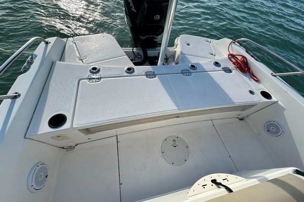 24ft Boston Whaler Yacht For Sale