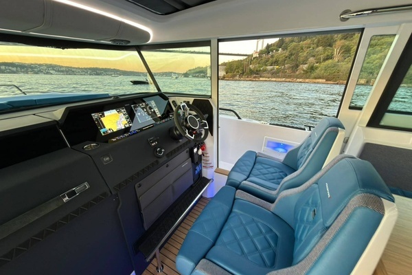 Axopar 37 XC Cross Cabin Yacht For Sale