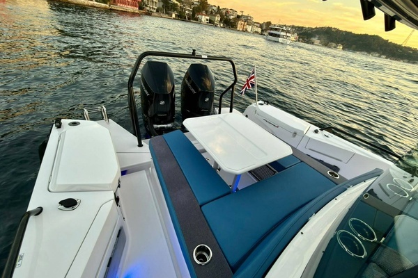 Axopar 37 XC Cross Cabin Yacht For Sale