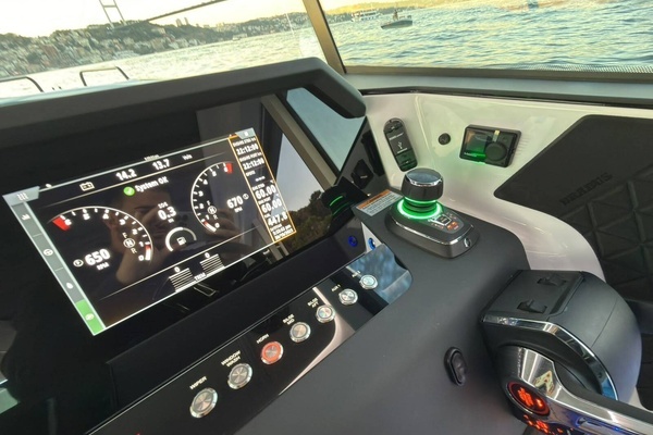 Axopar 37 XC Cross Cabin Yacht For Sale