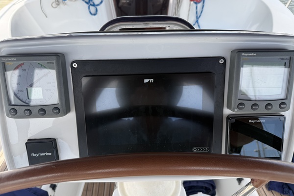 Bonkers 36ft Jeanneau Yacht For Sale