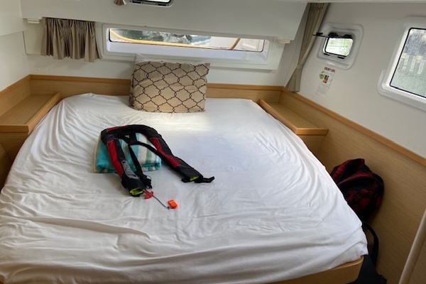 42ft Lagoon Yacht For Sale