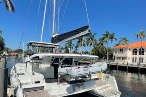 42ft Lagoon Yacht For Sale