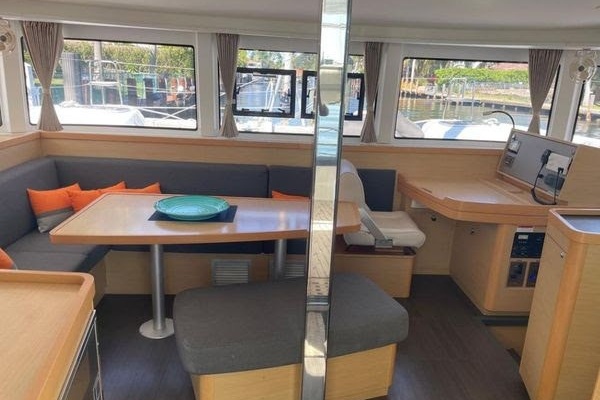 42ft Lagoon Yacht For Sale