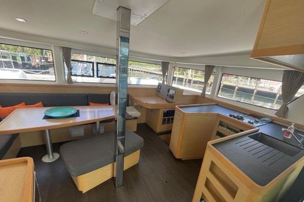 42ft Lagoon Yacht For Sale