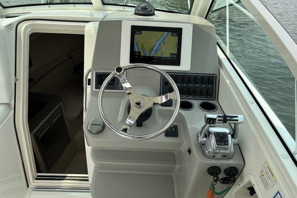 2013 Boston Whaler 28