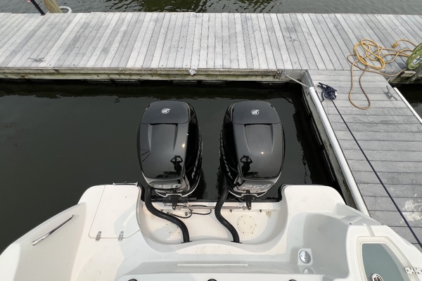 28ft Boston Whaler Yacht For Sale