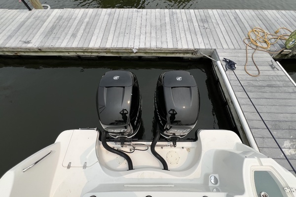2013 Boston Whaler 28