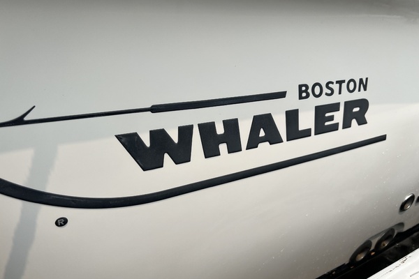2013 Boston Whaler 28