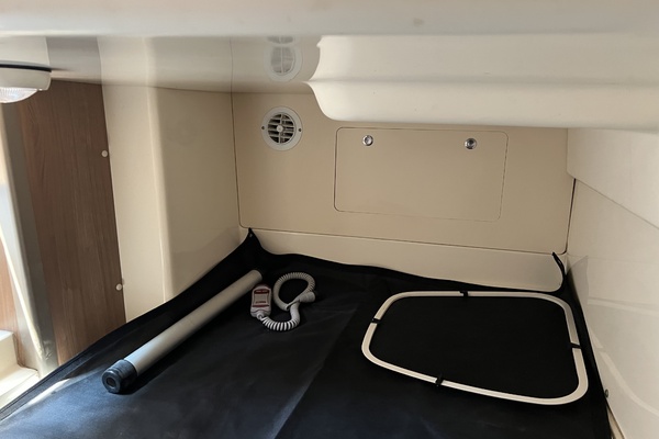 28ft Boston Whaler Yacht For Sale