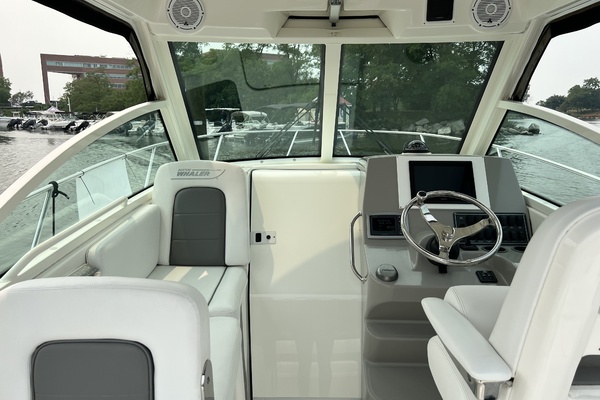 28ft Boston Whaler Yacht For Sale