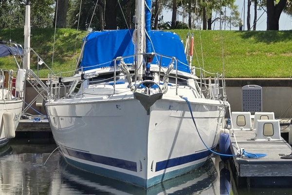 Chemistry 44ft Hunter Yacht For Sale