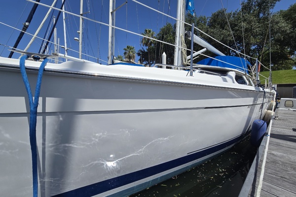 Chemistry 44ft Hunter Yacht For Sale