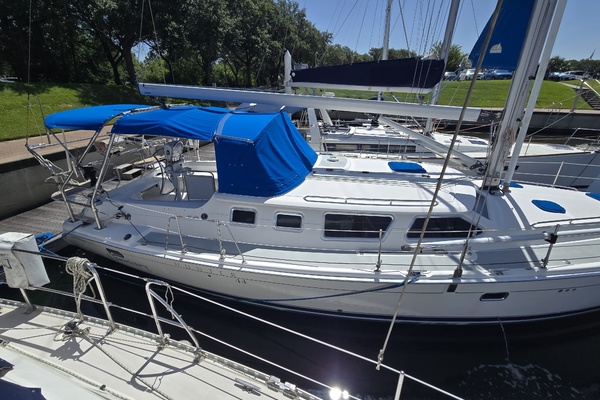 Chemistry 44ft Hunter Yacht For Sale