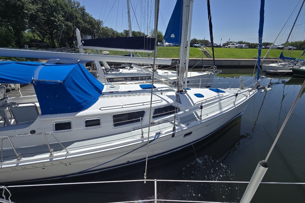 Chemistry 44ft Hunter Yacht For Sale