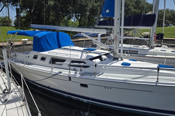Chemistry 44ft Hunter Yacht For Sale