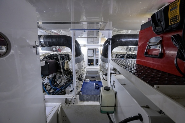2002 Viking 61
