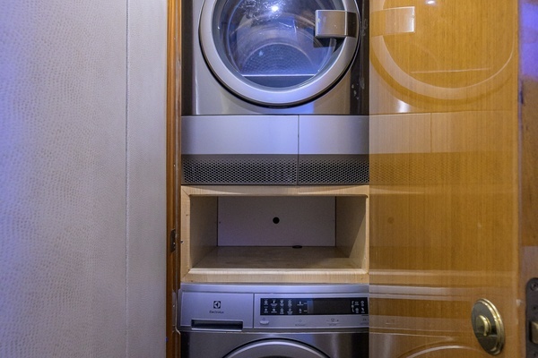 2002 Viking 61
