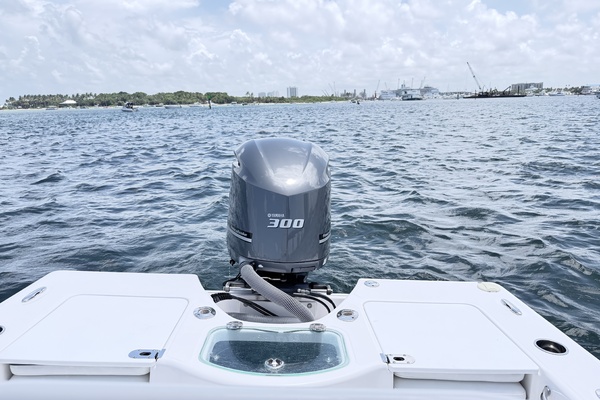 24ft Everglades Yacht For Sale