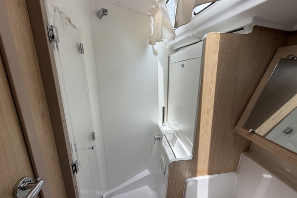 2017 Beneteau 45