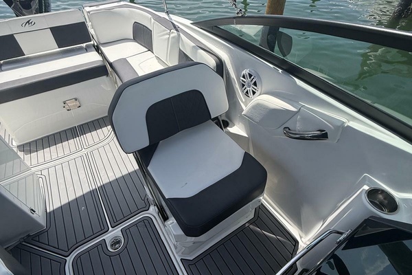 26ft Monterey Yacht For Sale