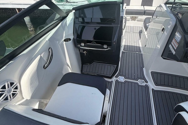 26ft Monterey Yacht For Sale
